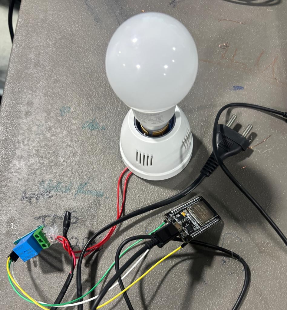ESP32, relay module and bulb